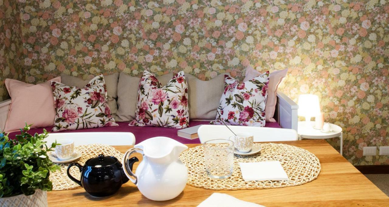 Flowers Apartment Joivy 25 Côme Extérieur photo